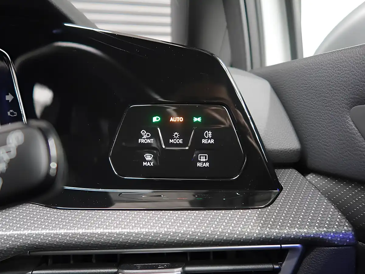 Used 2023 Volkswagen Golf R White - Interior and Exterior details 13