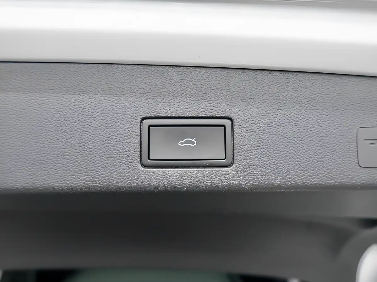 Used 2023 Volkswagen Golf R White - Interior and Exterior details 19