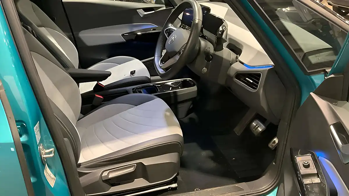 Used 2023 Volkswagen ID.3 Life Blue - Interior and Exterior details 5