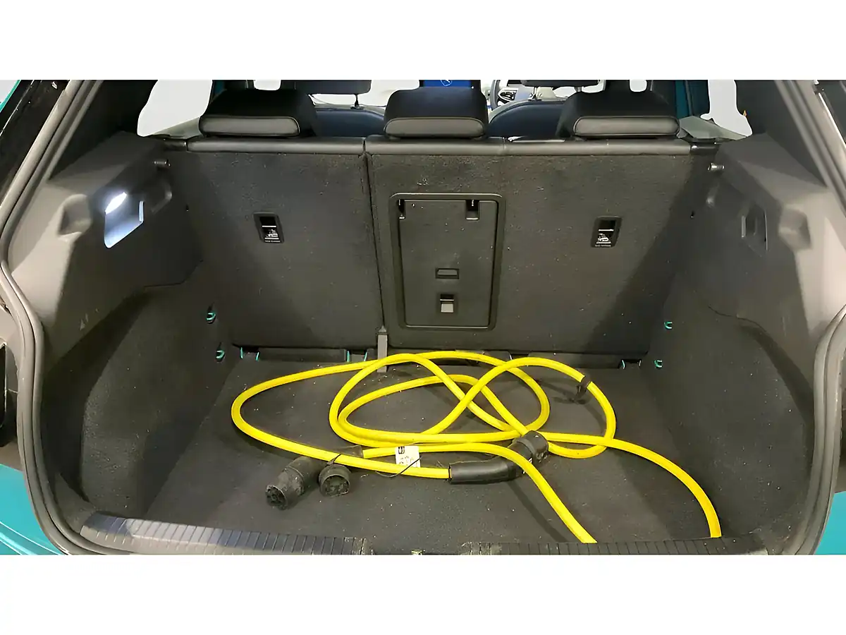 Used 2023 Volkswagen ID.3 Life Blue - Interior and Exterior details 9