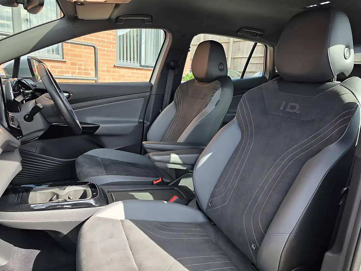 Used 2023 Volkswagen ID.4 Life Edition Silver - Interior and Exterior details 16