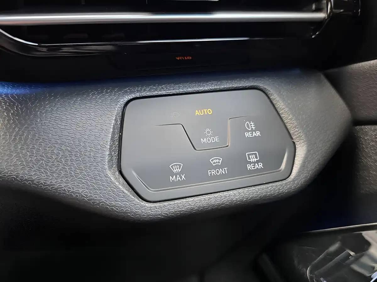 Used 2023 Volkswagen ID.4 Life Edition Silver - Interior and Exterior details 17
