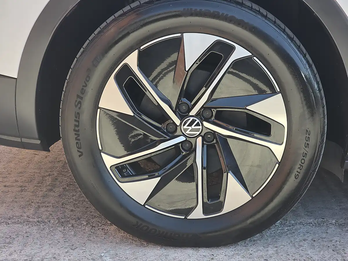 Used 2023 Volkswagen ID.4 Pro Performance Style Edition White - Interior and Exterior details 11