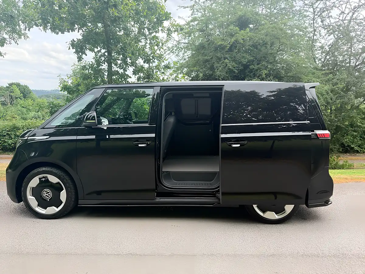 Used 2023 Volkswagen Id. Buzz Pro Commerce Plus Black - Interior and Exterior details 10