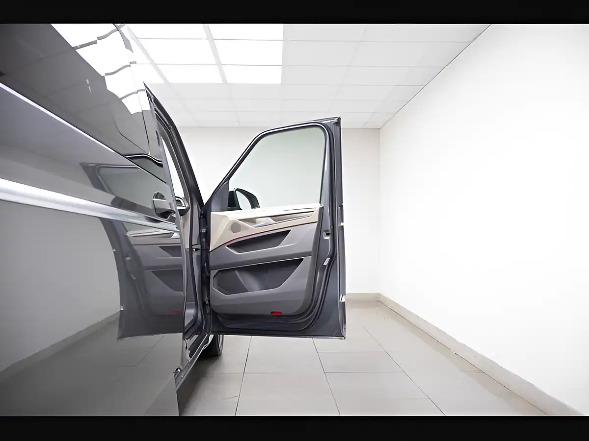 Used 2023 Volkswagen Multivan Style Long Grey - Interior and Exterior details 11