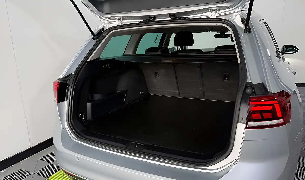 Used 2023 Volkswagen Passat Gte Silver - Interior and Exterior details 20