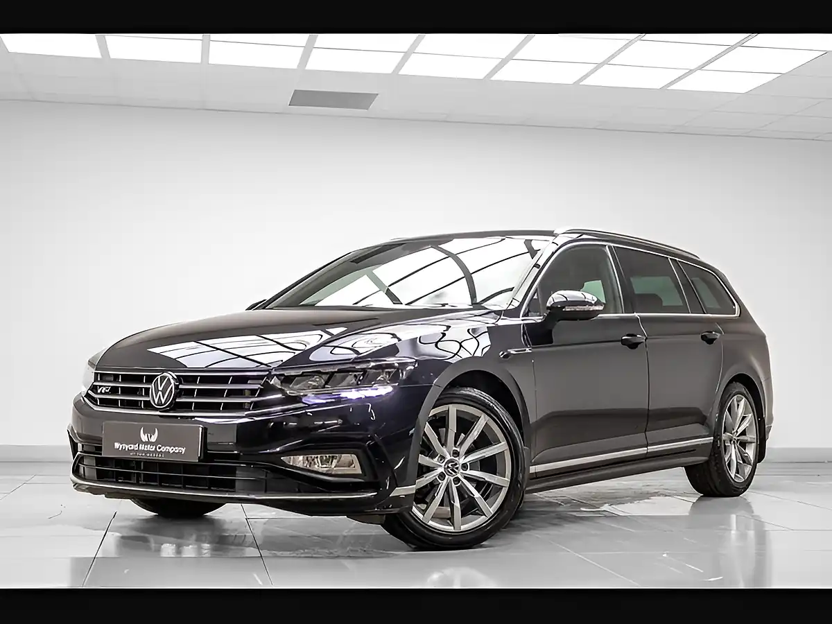 Used 2023 Volkswagen Passat R-Line Black - Front View