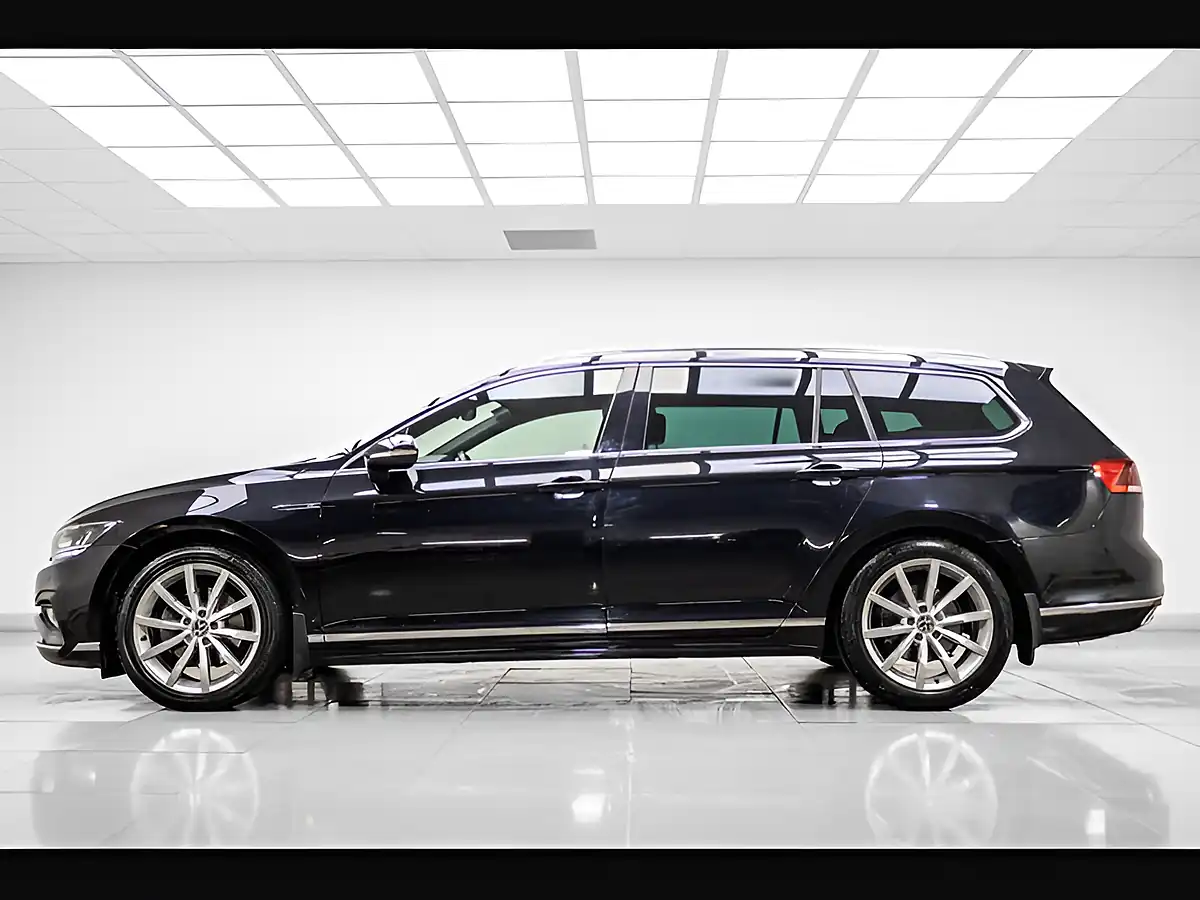 Used 2023 Volkswagen Passat R-Line Black - Interior and Exterior details 6