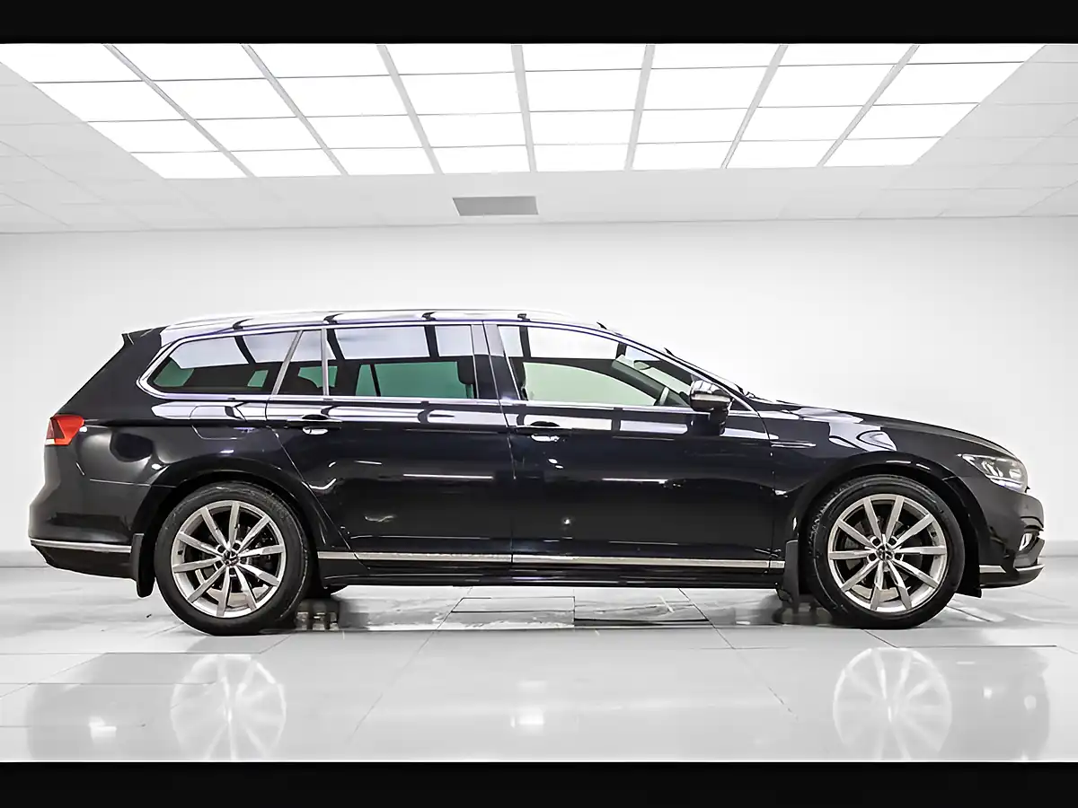 Used 2023 Volkswagen Passat R-Line Black - Interior and Exterior details 7