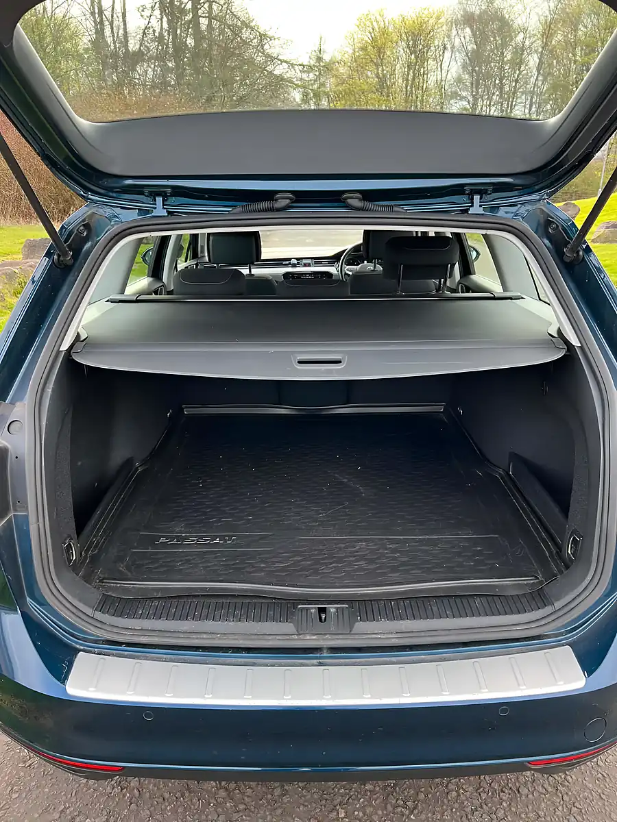 Used 2023 Volkswagen Passat Se Nav Blue - Interior and Exterior details 11