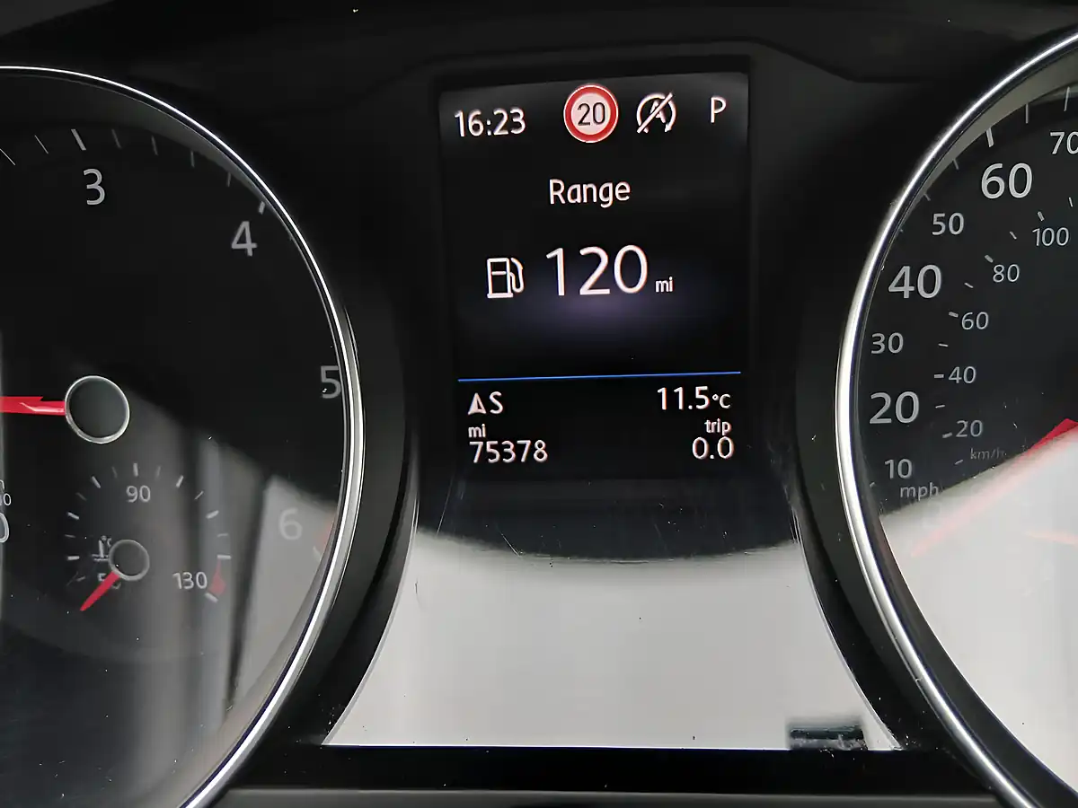 Used 2023 Volkswagen Passat Se Nav Blue - Interior and Exterior details 16
