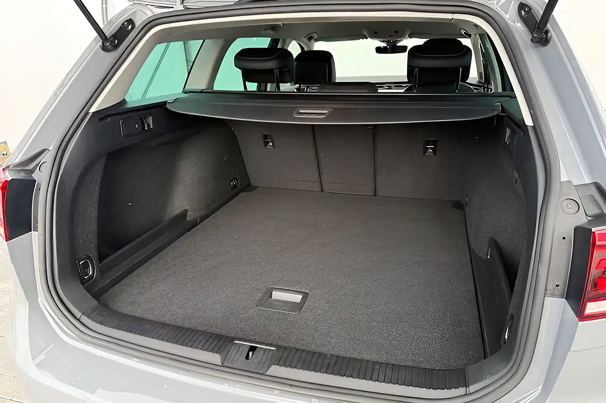 Used 2023 Volkswagen Passat Sel Grey - Interior and Exterior details 16