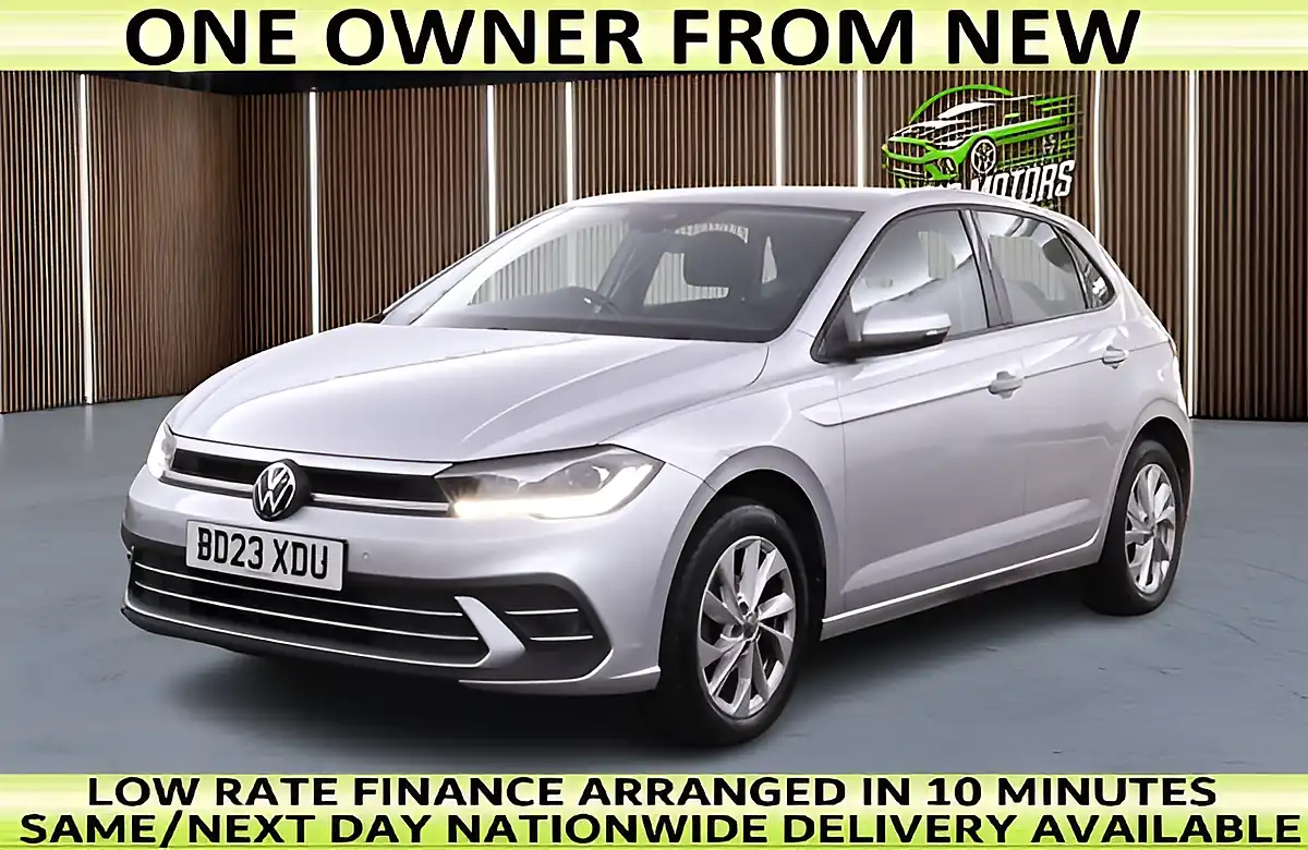 Used 2023 Volkswagen Polo Style Silver - Front View