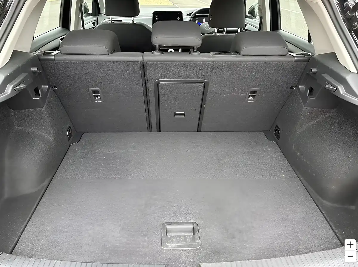 Used 2023 Volkswagen T-Roc Life Black - Interior and Exterior details 9