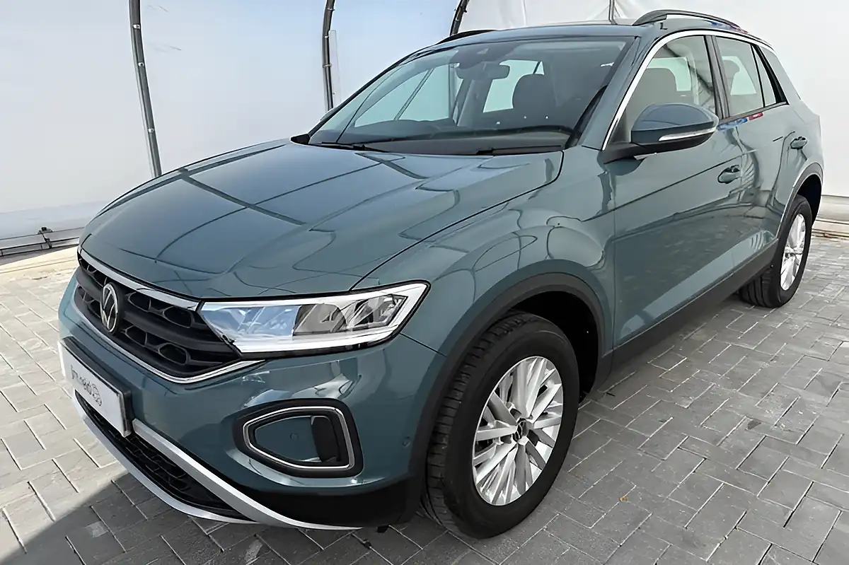 Used 2023 Volkswagen T-Roc Life Blue - Interior and Exterior details 6