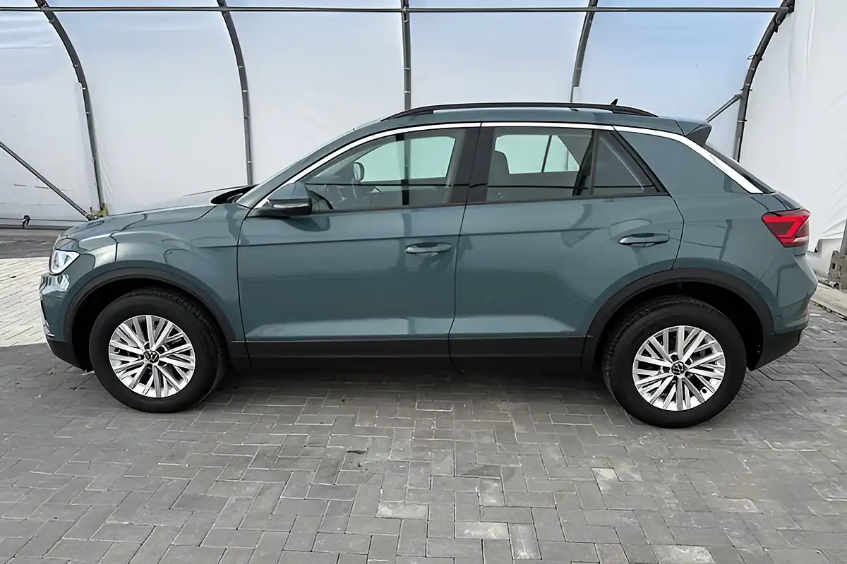 Used 2023 Volkswagen T-Roc Life Blue - Interior and Exterior details 8