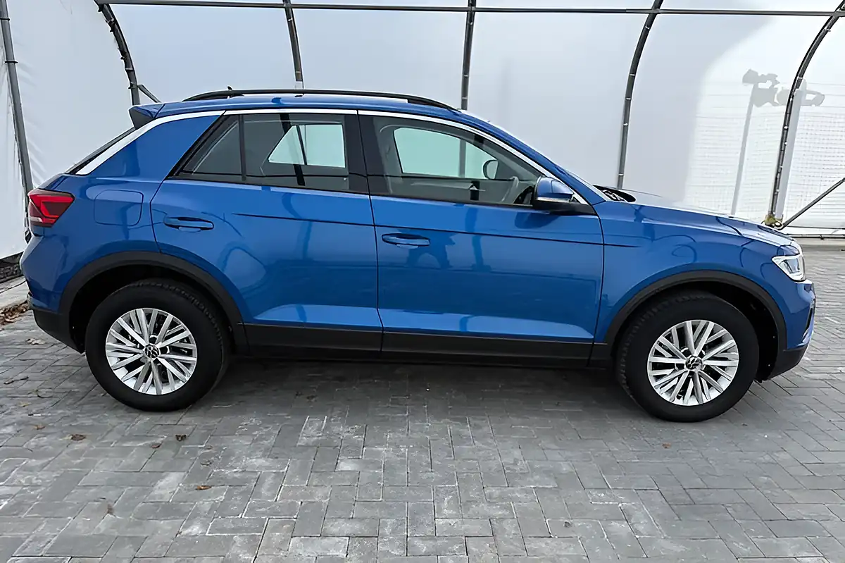 Used 2023 Volkswagen T-Roc Life Blue - Interior and Exterior details 3