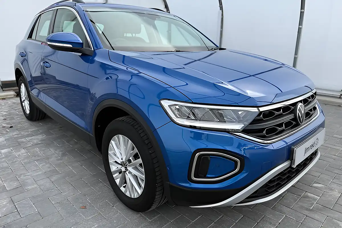 Used 2023 Volkswagen T-Roc Life Blue - Interior and Exterior details 5