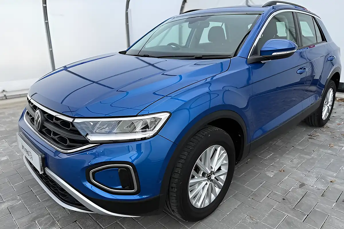 Used 2023 Volkswagen T-Roc Life Blue - Interior and Exterior details 7