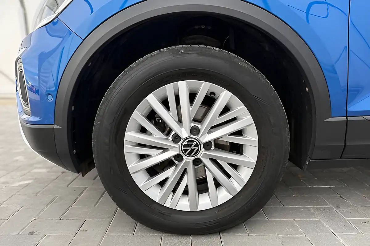 Used 2023 Volkswagen T-Roc Life Blue - Interior and Exterior details 8