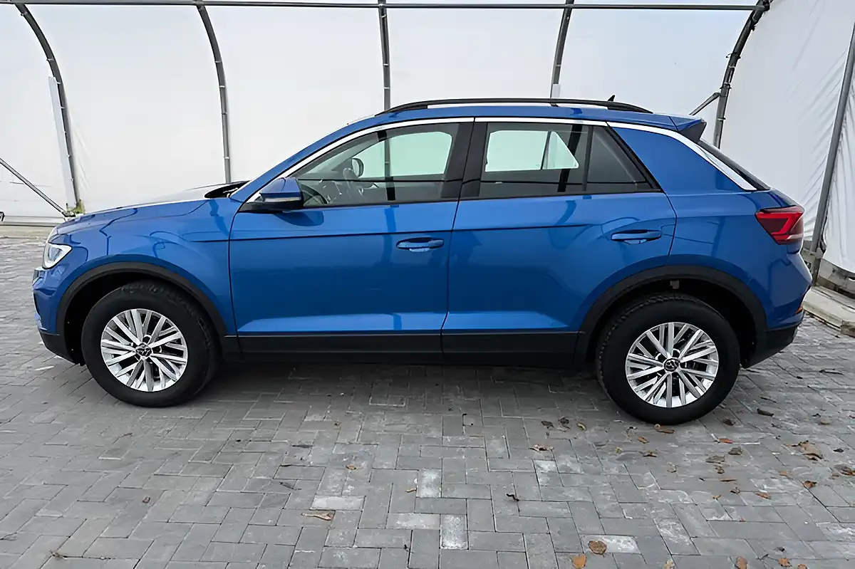 Used 2023 Volkswagen T-Roc Life Blue - Interior and Exterior details 9