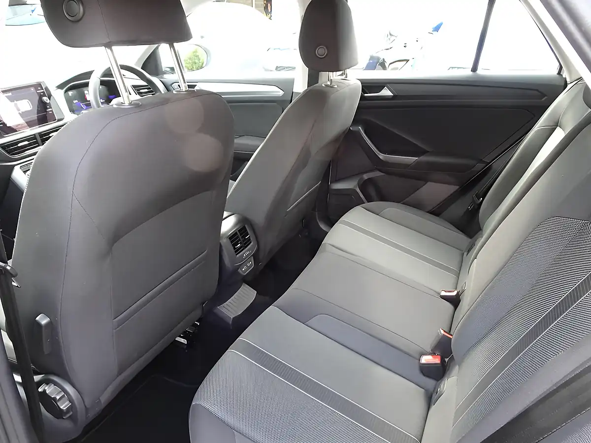 Used 2023 Volkswagen T-Roc Life Pure White - Interior and Exterior details 10