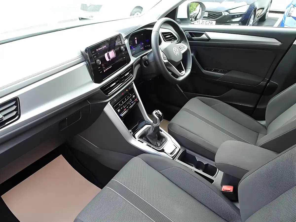 Used 2023 Volkswagen T-Roc Life Pure White - Interior and Exterior details 11