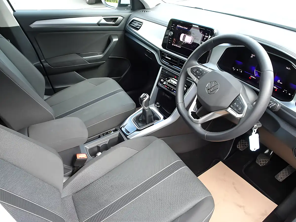 Used 2023 Volkswagen T-Roc Life Pure White - Interior and Exterior details 5