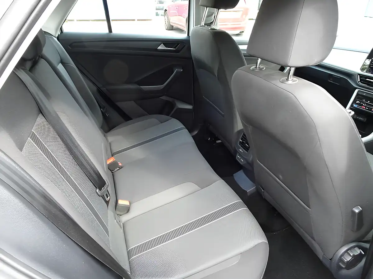 Used 2023 Volkswagen T-Roc Life Pure White - Interior and Exterior details 7