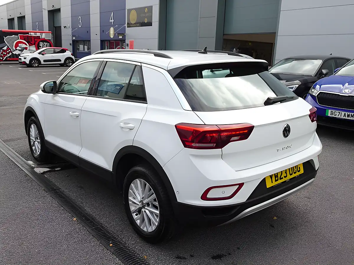 Used 2023 Volkswagen T-Roc Life Pure White - Interior and Exterior details 9
