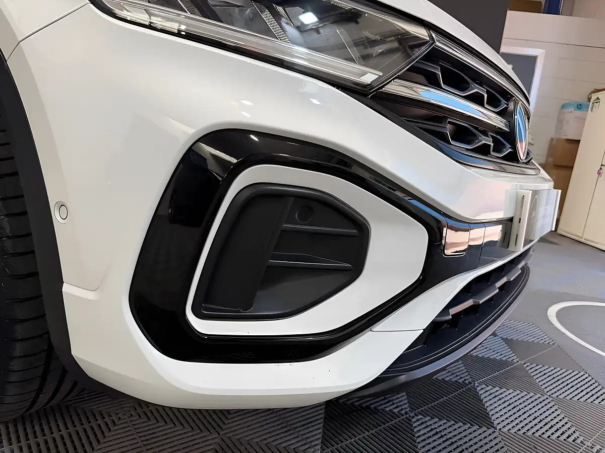Used 2023 Volkswagen T-Roc R-Line White - Interior and Exterior details 11