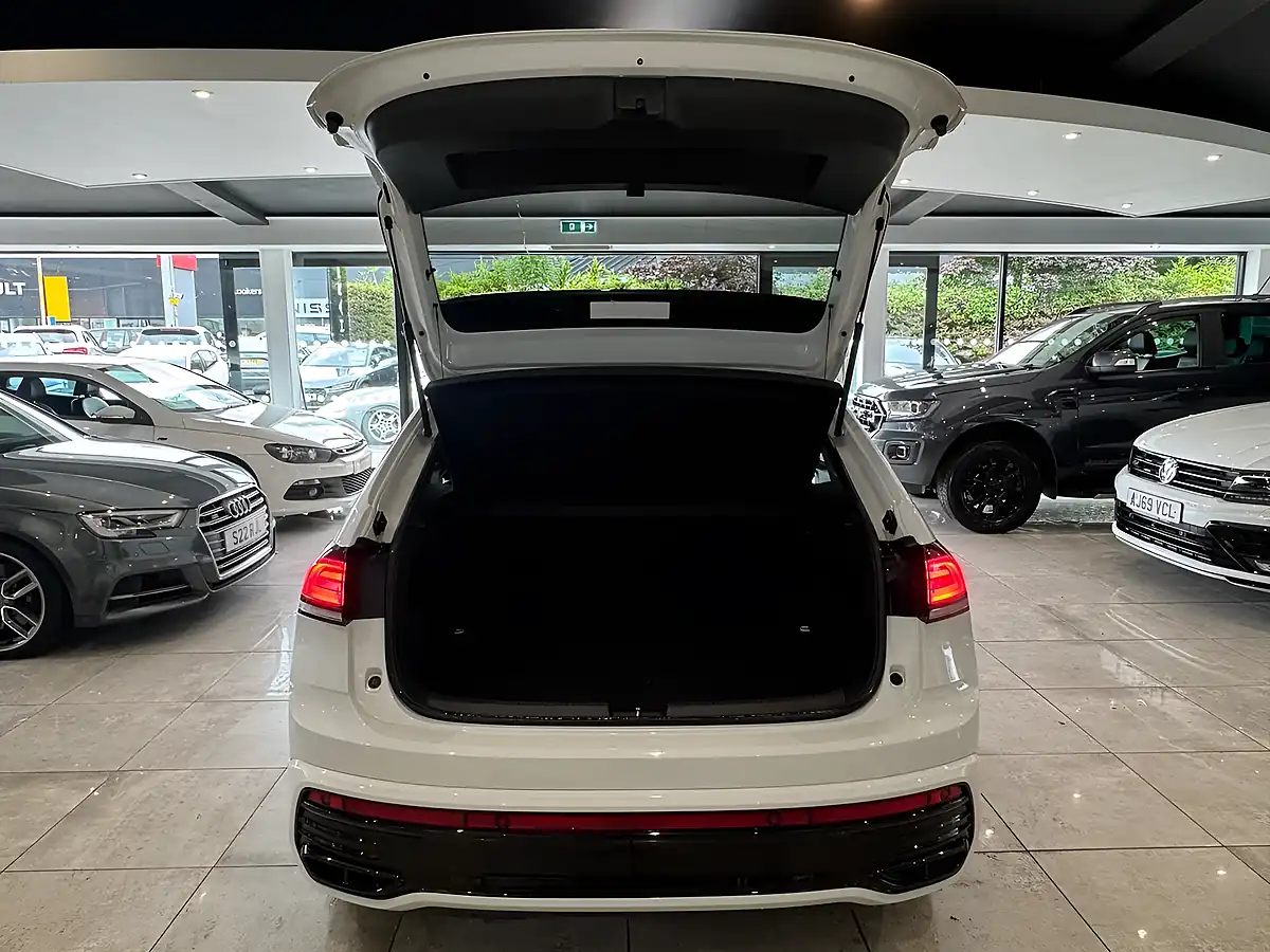Used 2023 Volkswagen Taigo R-Line White - Interior and Exterior details 6