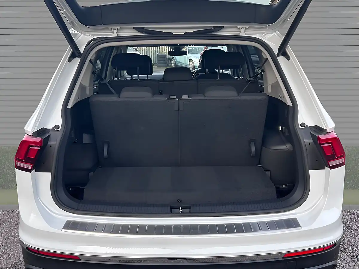 Used 2023 Volkswagen Tiguan Allspace Life Candy White - Interior and Exterior details 10
