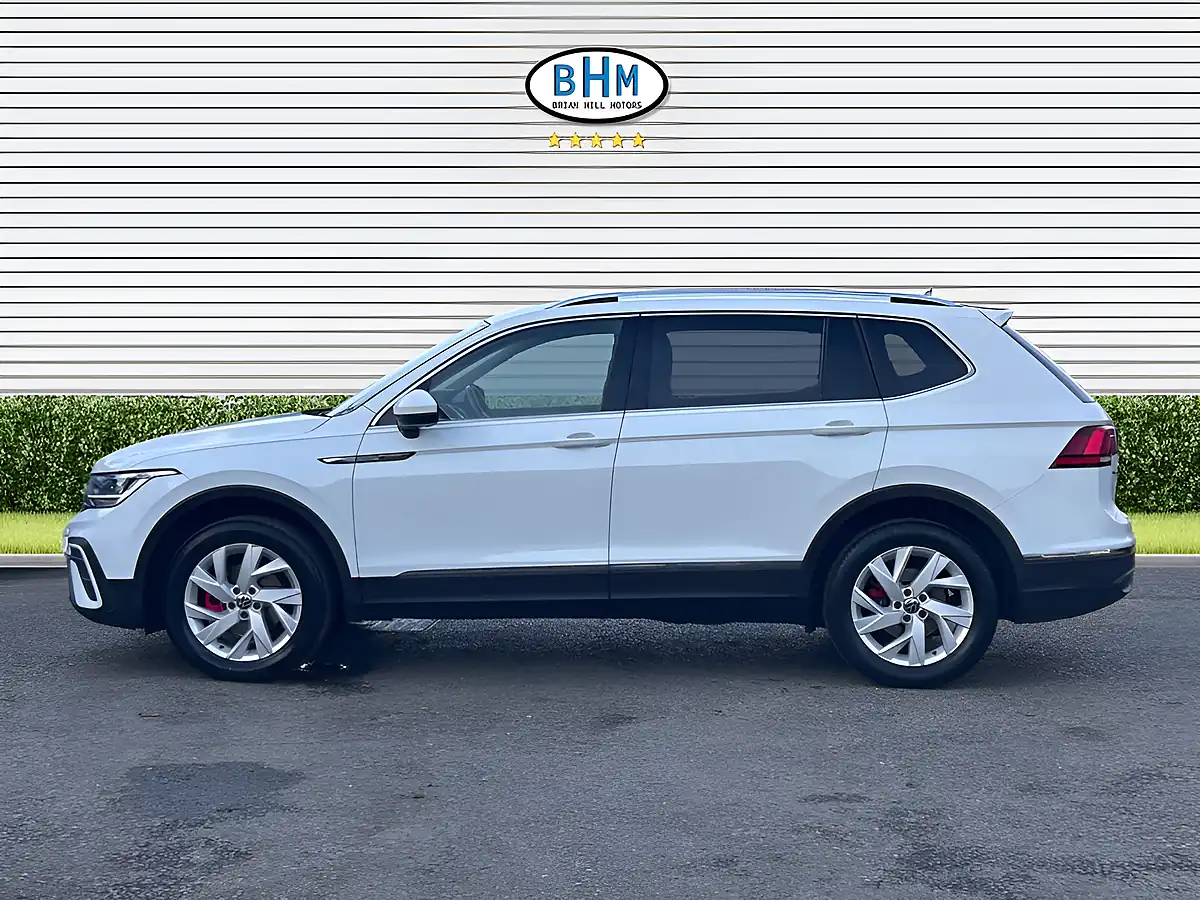 Used 2023 Volkswagen Tiguan Allspace Life Candy White - Interior and Exterior details 6