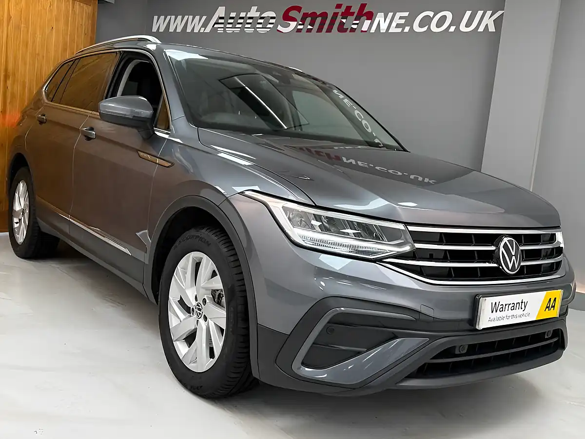 Used 2023 Volkswagen Tiguan Allspace Life Grey - Front View
