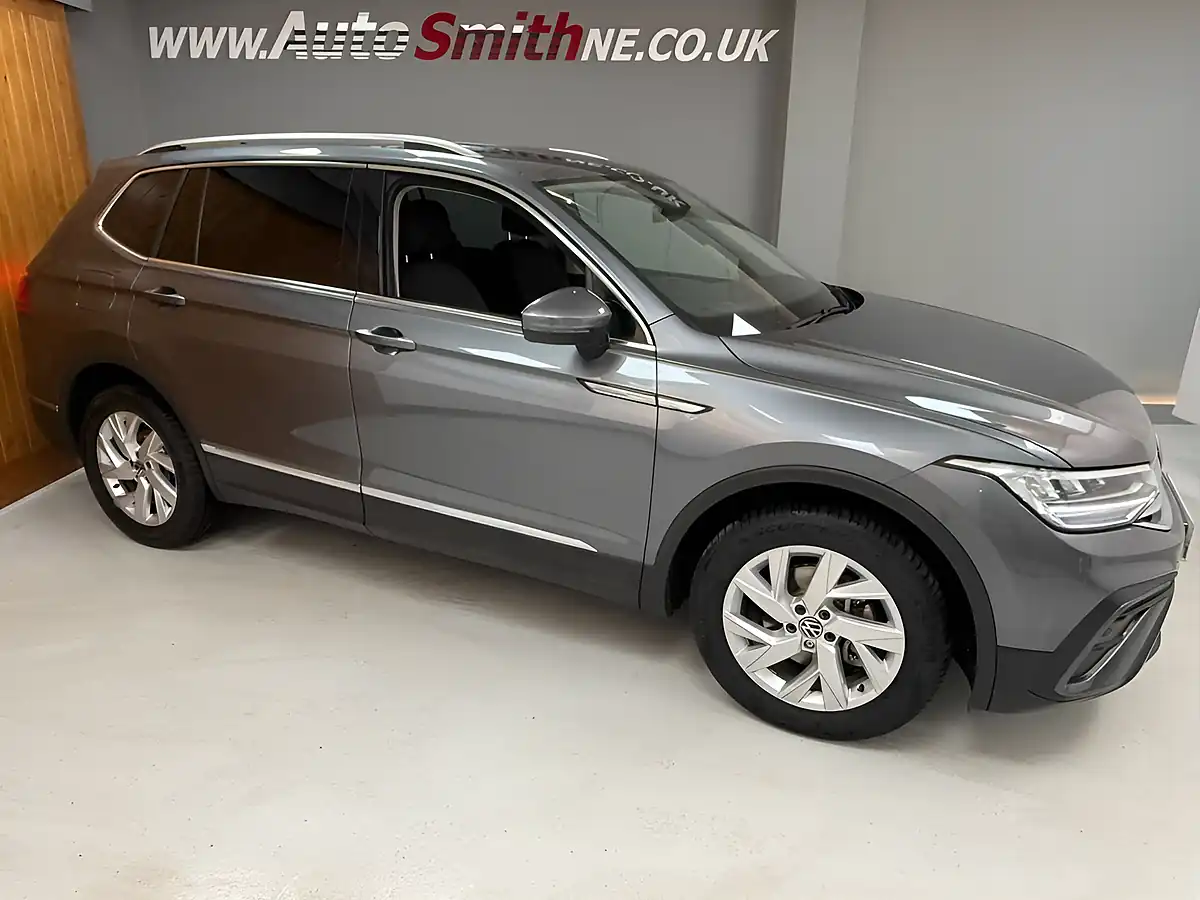Used 2023 Volkswagen Tiguan Allspace Life Grey - Interior and Exterior details 10