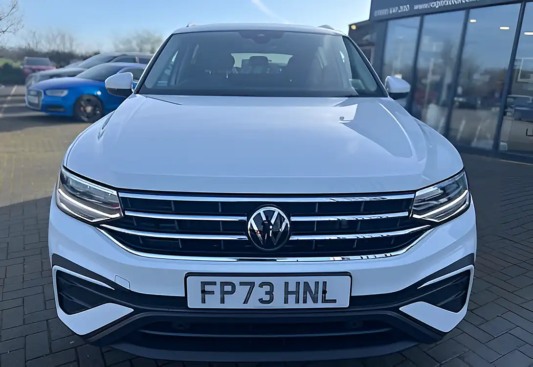 Used 2023 Volkswagen Tiguan Allspace Life White - Interior and Exterior details 3