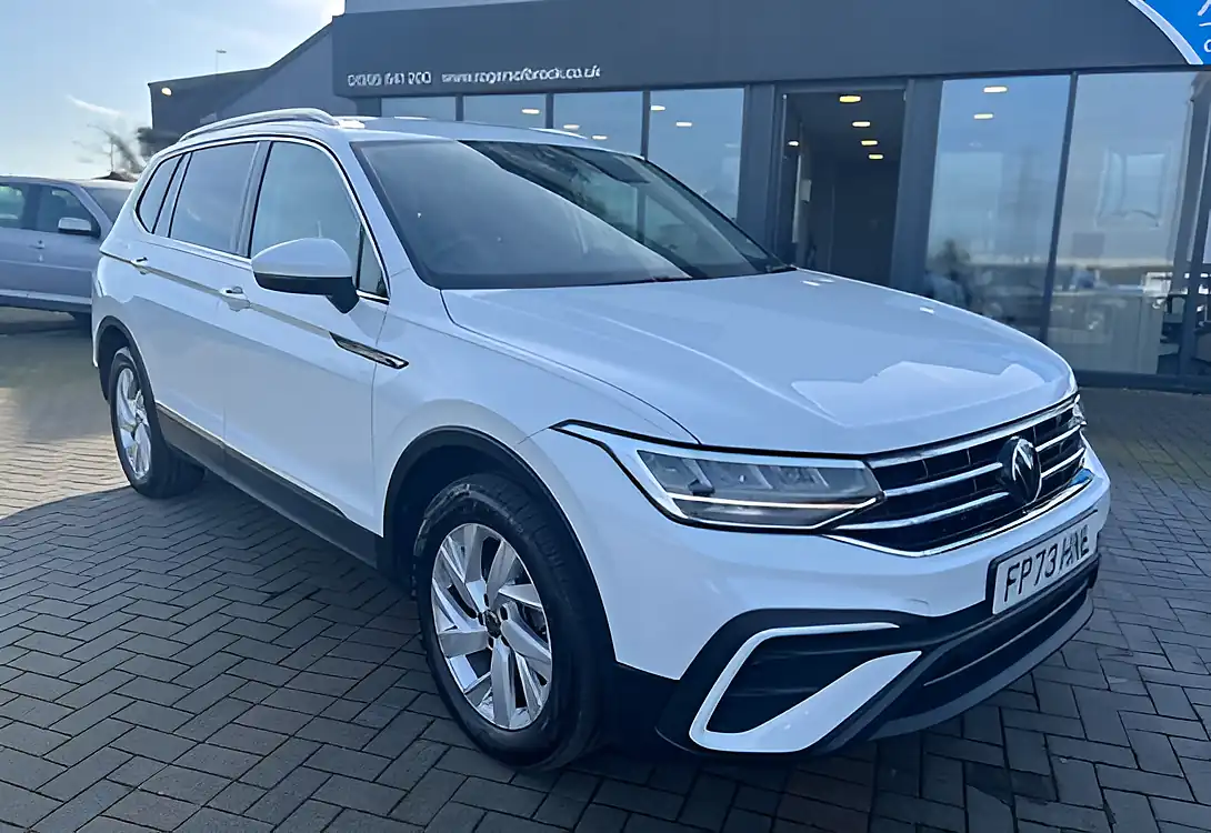 Used 2023 Volkswagen Tiguan Allspace Life White - Interior and Exterior details 4