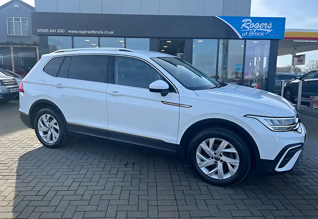 Used 2023 Volkswagen Tiguan Allspace Life White - Interior and Exterior details 5
