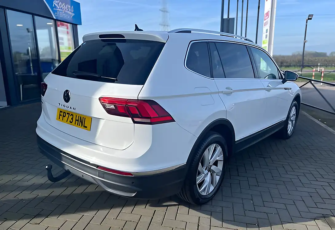 Used 2023 Volkswagen Tiguan Allspace Life White - Interior and Exterior details 7