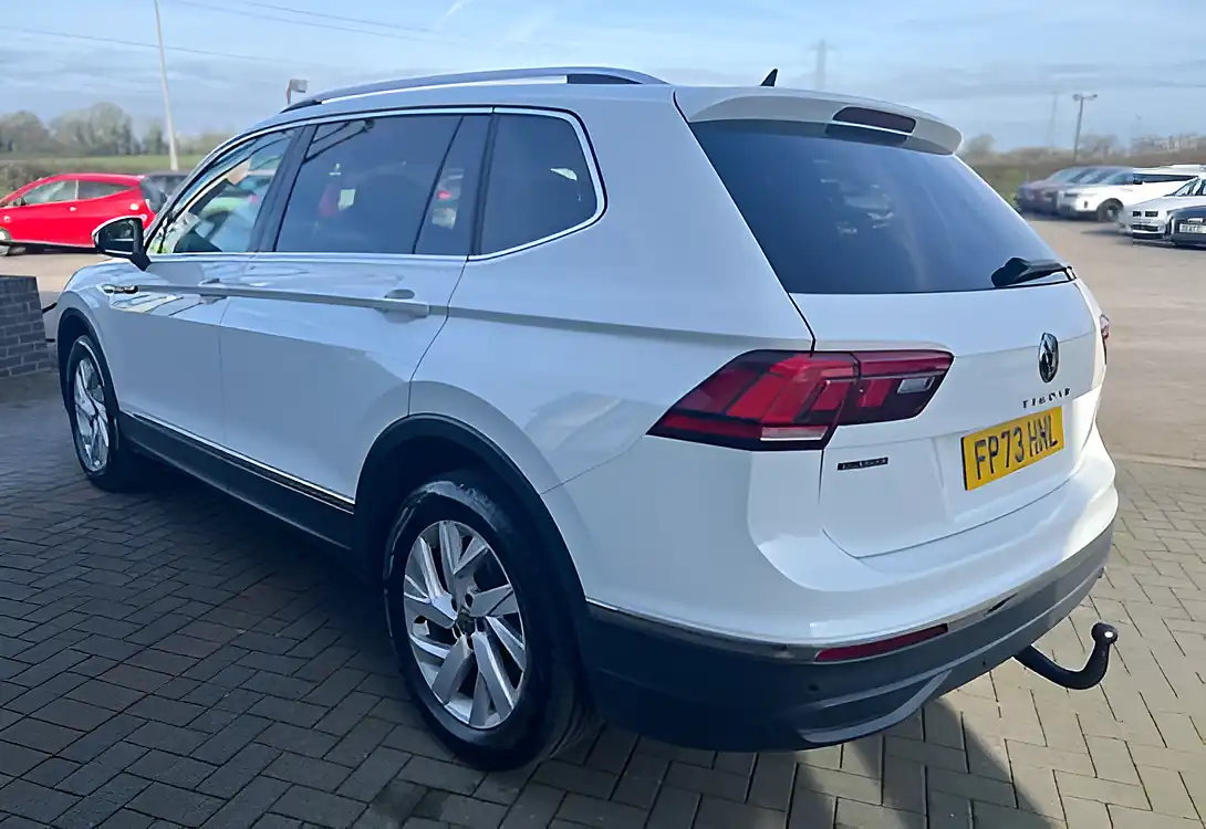 Used 2023 Volkswagen Tiguan Allspace Life White - Interior and Exterior details 9