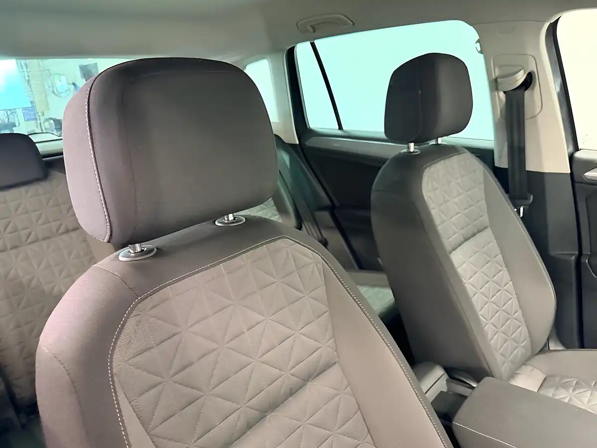 Used 2023 Volkswagen Tiguan Life Dolphin Grey - Interior and Exterior details 11