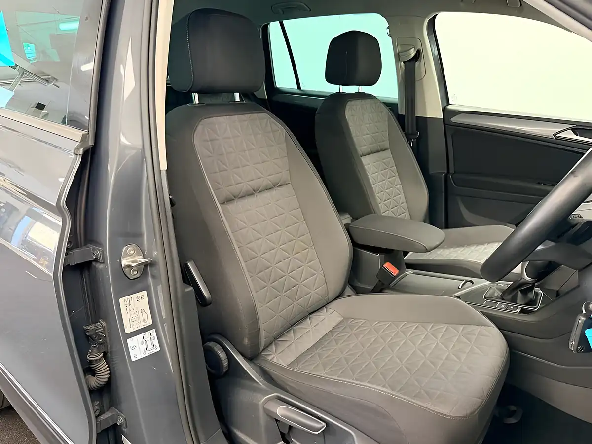 Used 2023 Volkswagen Tiguan Life Dolphin Grey - Interior and Exterior details 3