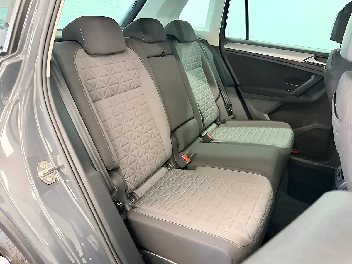 Used 2023 Volkswagen Tiguan Life Dolphin Grey - Interior and Exterior details 4