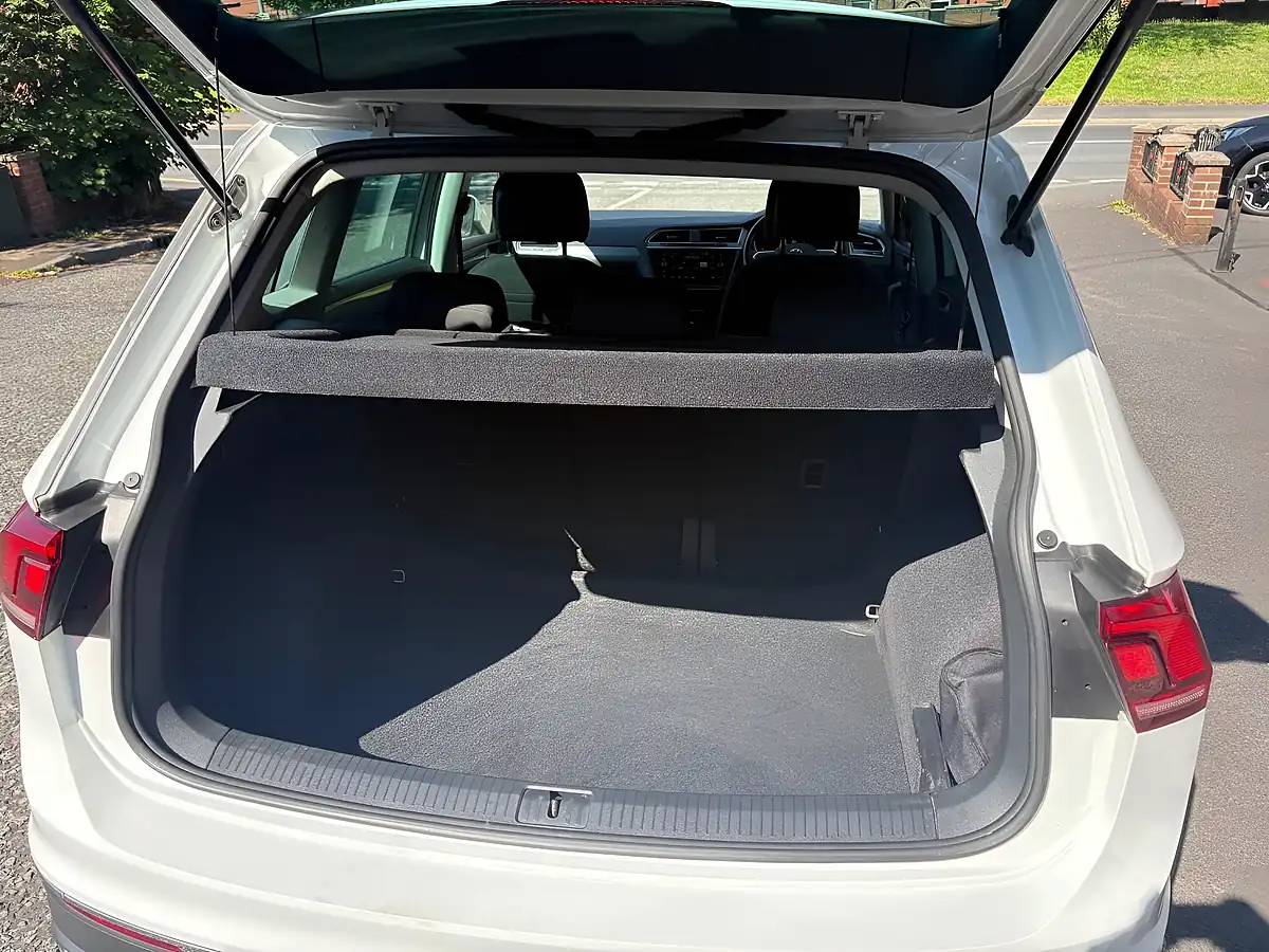 Used 2023 Volkswagen Tiguan Life White - Interior and Exterior details 12
