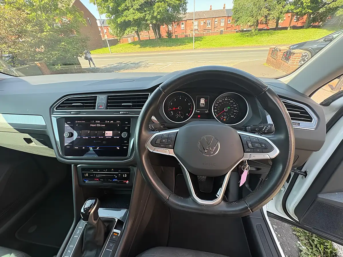 Used 2023 Volkswagen Tiguan Life White - Interior and Exterior details 18