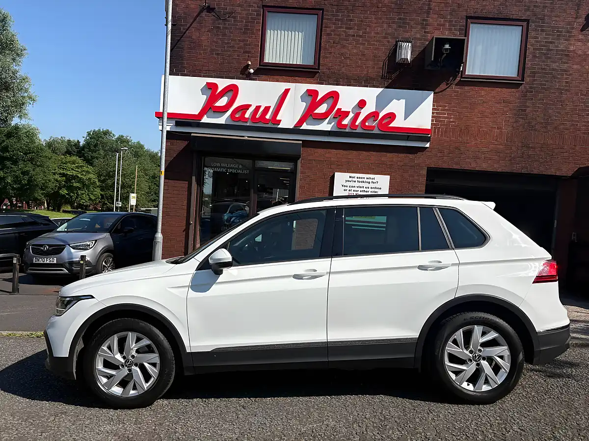 Used 2023 Volkswagen Tiguan Life White - Interior and Exterior details 6