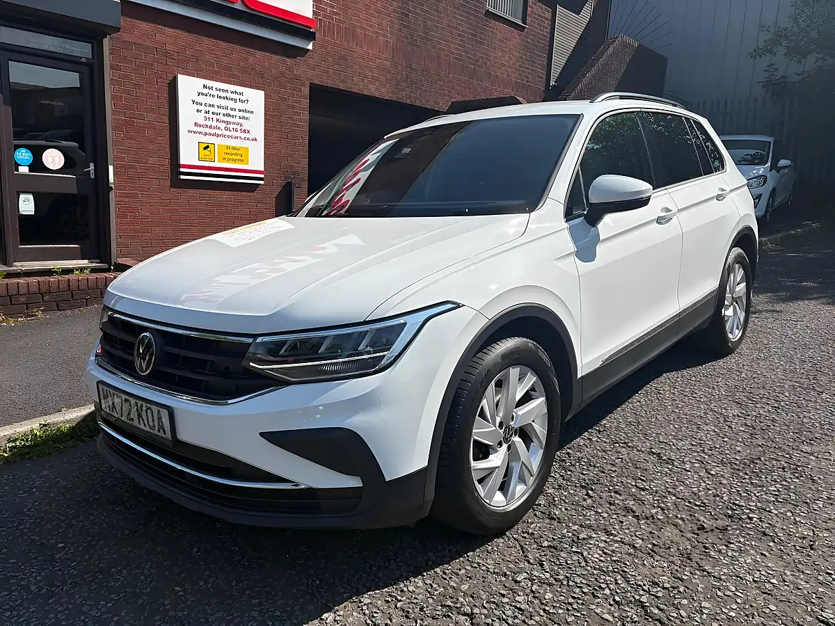 Used 2023 Volkswagen Tiguan Life White - Interior and Exterior details 7