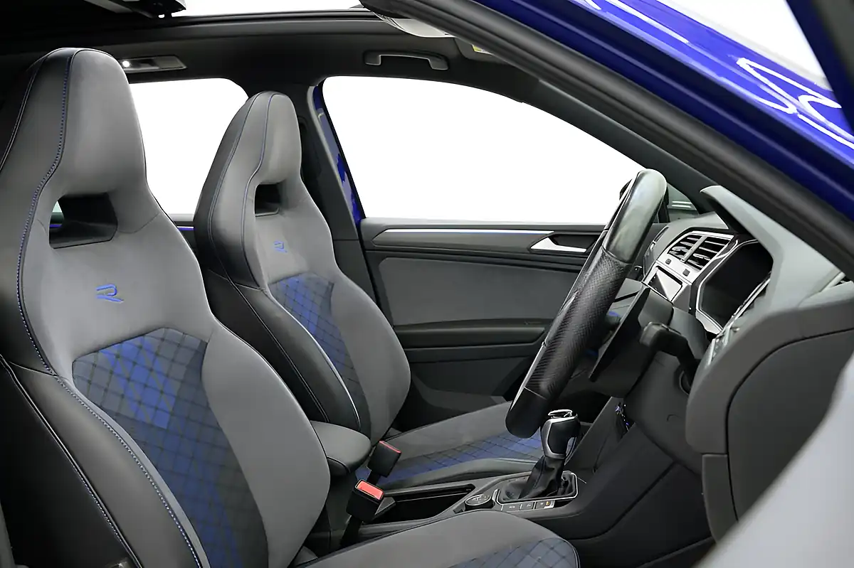Used 2023 Volkswagen Tiguan R Lapiz Blue - Interior and Exterior details 12