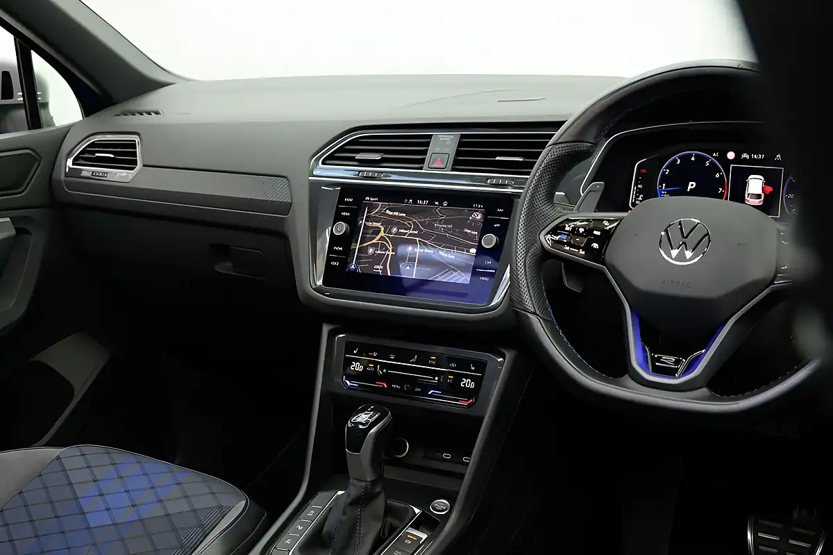 Used 2023 Volkswagen Tiguan R Lapiz Blue - Interior and Exterior details 17